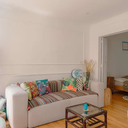Charming 1br With Terrace Praca Flores | By Airnest リスボン