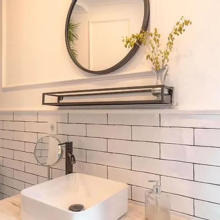 Charming 1br With Terrace Praca Flores | By Airnest Appartement Lisboa