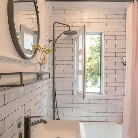 Charming 1br With Terrace Praça Flores | By Airnest