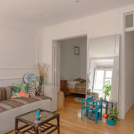 Appartement Charming 1br With Terrace Praca Flores | By Airnest *