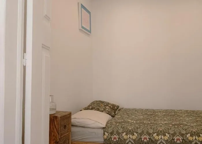 Charming 1br With Terrace Praca Flores | By Airnest Apartment