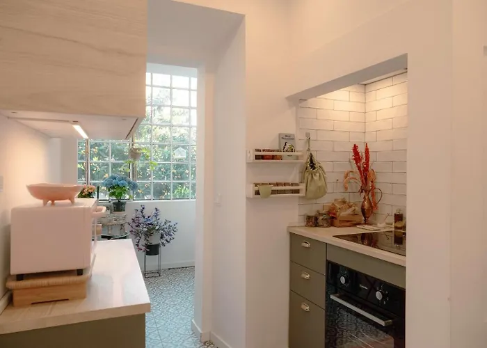 Apartamento Charming 1br With Terrace Praca Flores | By Airnest Lisboa