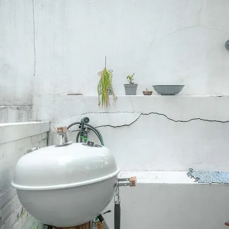 Apartament Charming 1br With Terrace Praca Flores | By Airnest Lizbona