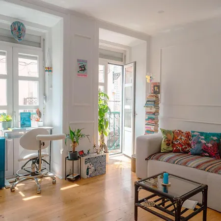 Charming 1br With Terrace Praca Flores | By Airnest 리스본