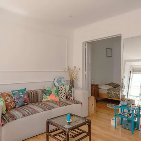 Charming 1br With Terrace Praca Flores | By Airnest 리스본