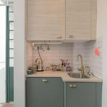 Apartament Charming 1br With Terrace Praca Flores | By Airnest Lizbona