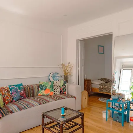 Charming 1br With Terrace Praca Flores | By Airnest * Lizbona