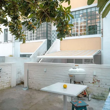 Charming 1br With Terrace Praca Flores | By Airnest * Lizbona
