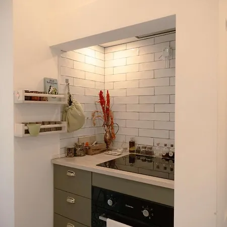 Apartament Charming 1br With Terrace Praca Flores | By Airnest Lizbona