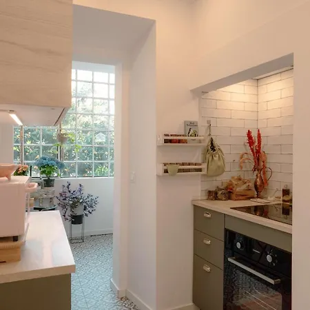 Apartamento Charming 1br With Terrace Praça Flores | By Airnest Lisboa