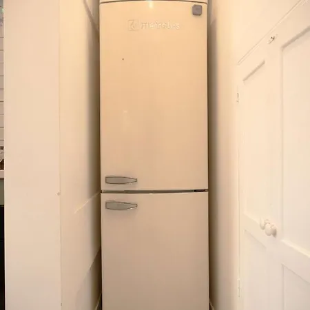 Charming 1br With Terrace Praça Flores | By Airnest * Lisboa