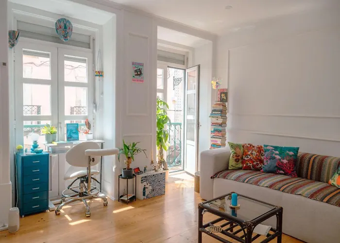 Charming 1br With Terrace Praca Flores | By Airnest Lizbona