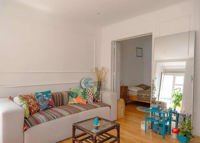 Charming 1br With Terrace Praca Flores | By Airnest * Lizbona